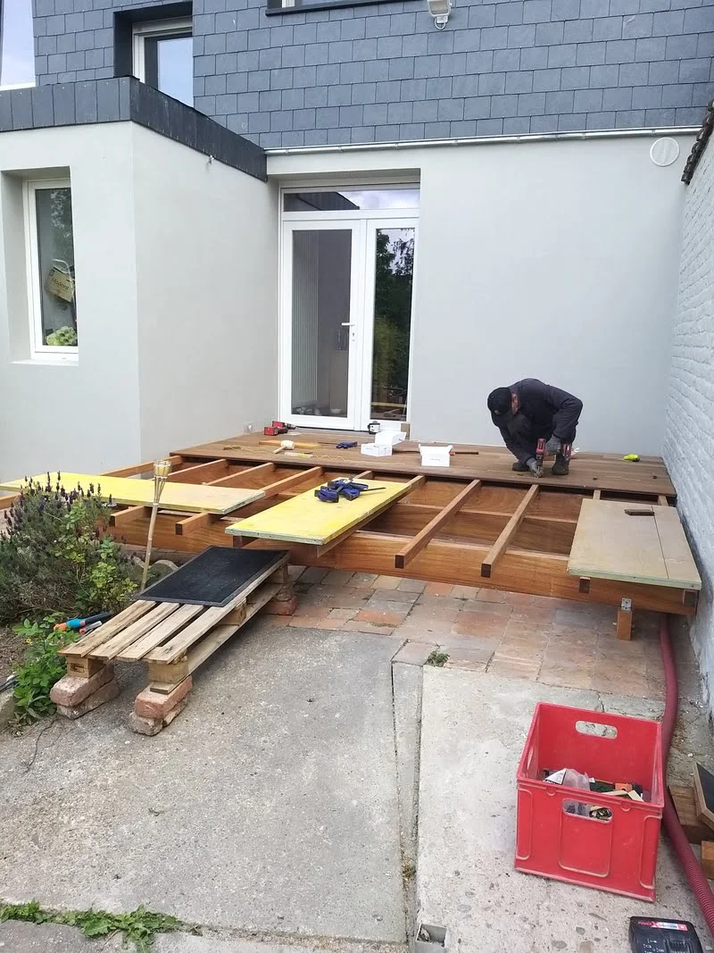 Construction d'une terrasse adaptée aux PMR